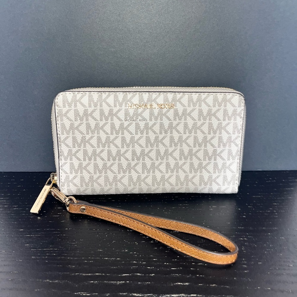 Michael Kors Wristlet